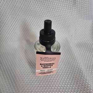 💙 Bath And Body Works Raspberries & Whipped Vanilla Wallflower Refill